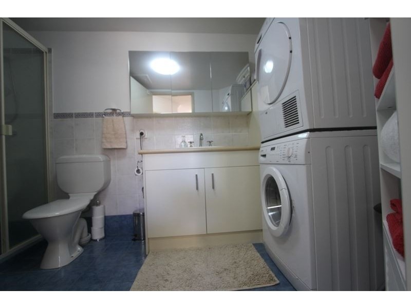 2/40 Burra Street, Chevron Island QLD 4217