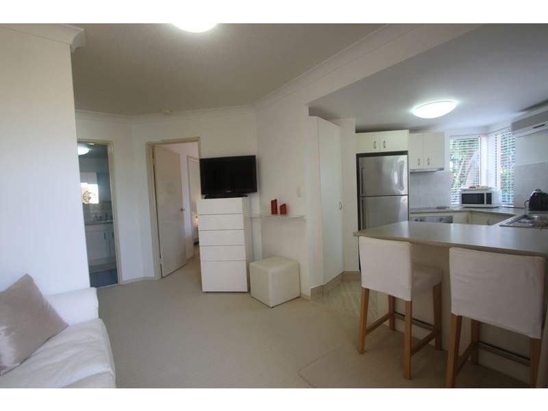 2/40 Burra Street, Chevron Island QLD 4217