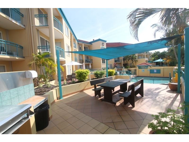 2/40 Burra Street, Chevron Island QLD 4217