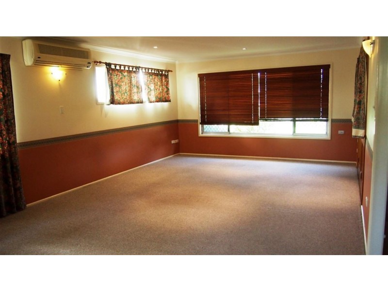 11 Chant Street, Broadbeach Waters QLD 4218