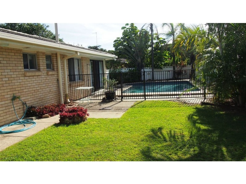 11 Chant Street, Broadbeach Waters QLD 4218