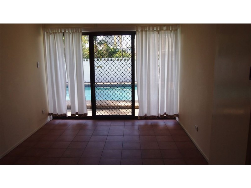 11 Chant Street, Broadbeach Waters QLD 4218