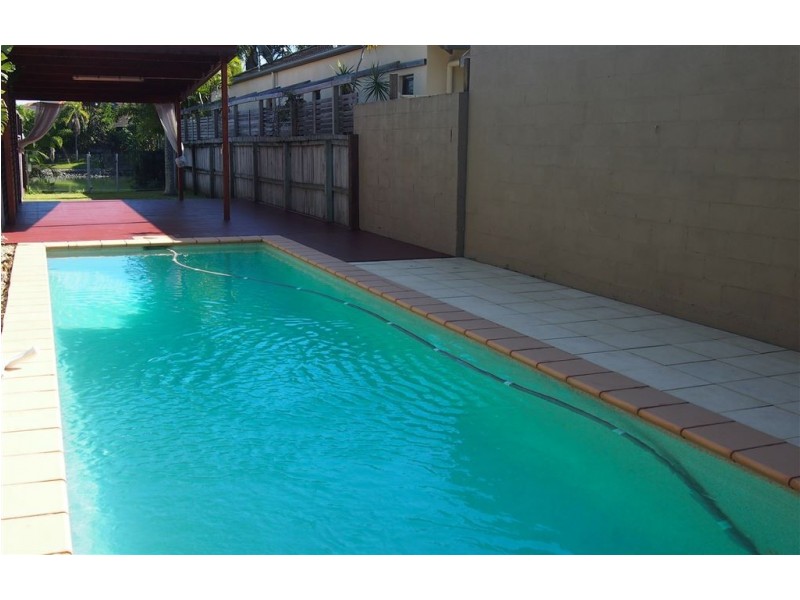 19 Savoy Drive, Broadbeach Waters QLD 4218