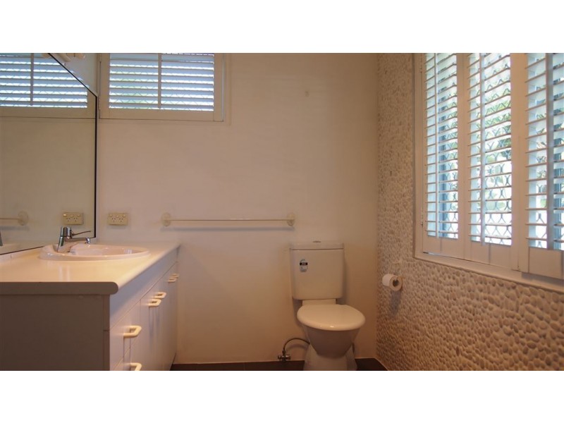 19 Savoy Drive, Broadbeach Waters QLD 4218