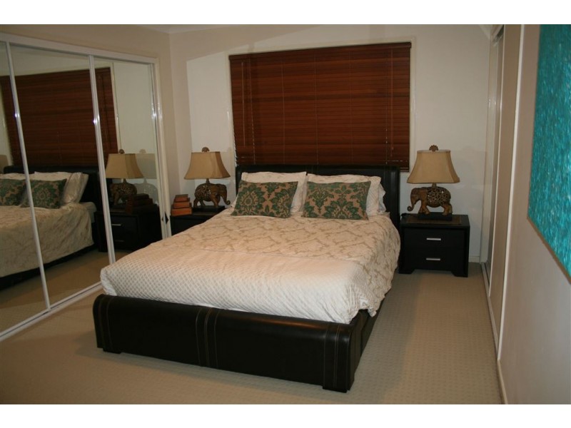 14 Albicore Street, Mermaid Waters QLD 4218