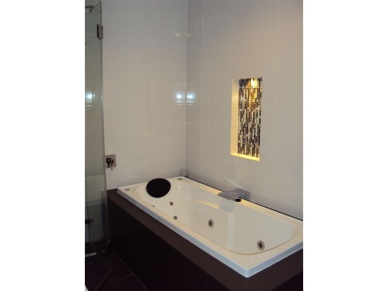 14 Albicore Street, Mermaid Waters QLD 4218