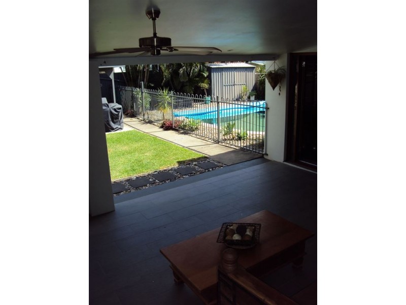 14 Albicore Street, Mermaid Waters QLD 4218