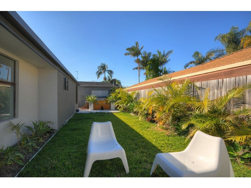 7 Darnay Road, Broadbeach Waters QLD 4218