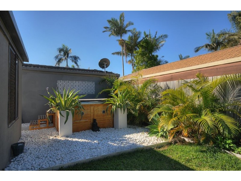 7 Darnay Road, Broadbeach Waters QLD 4218