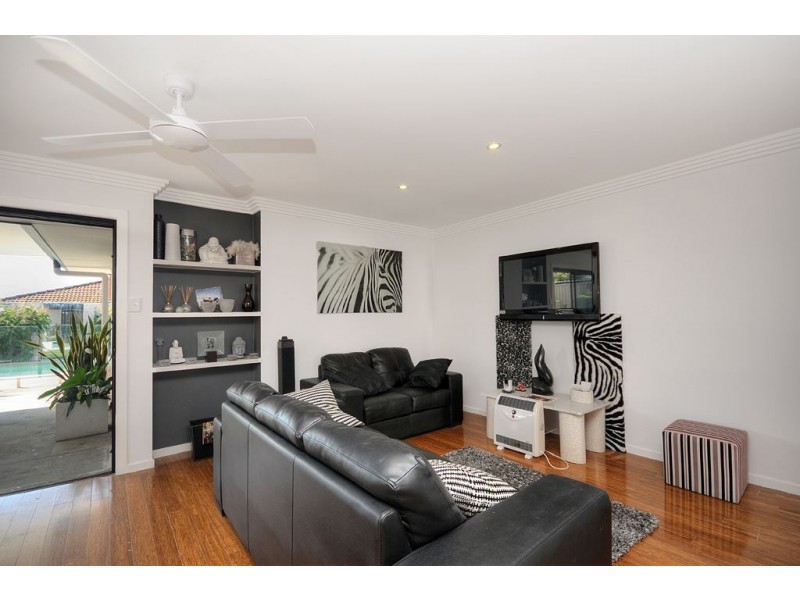 7 Darnay Road, Broadbeach Waters QLD 4218