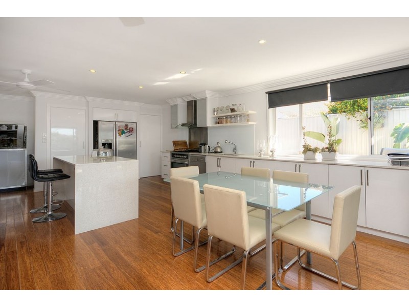 7 Darnay Road, Broadbeach Waters QLD 4218