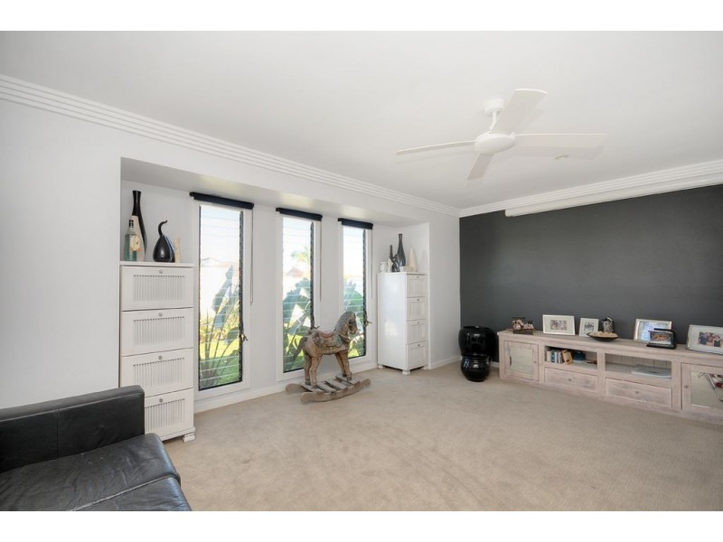 7 Darnay Road, Broadbeach Waters QLD 4218