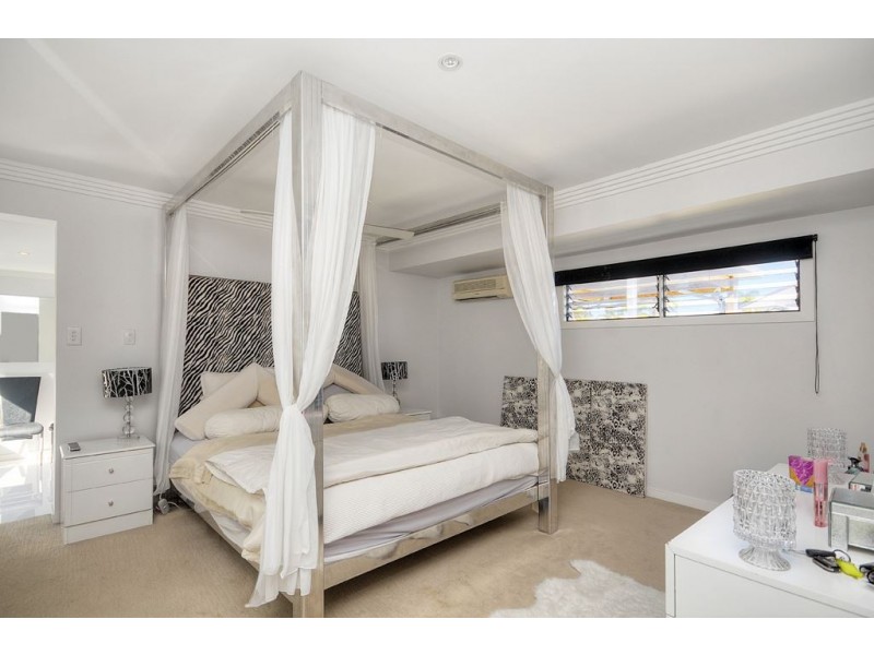 7 Darnay Road, Broadbeach Waters QLD 4218