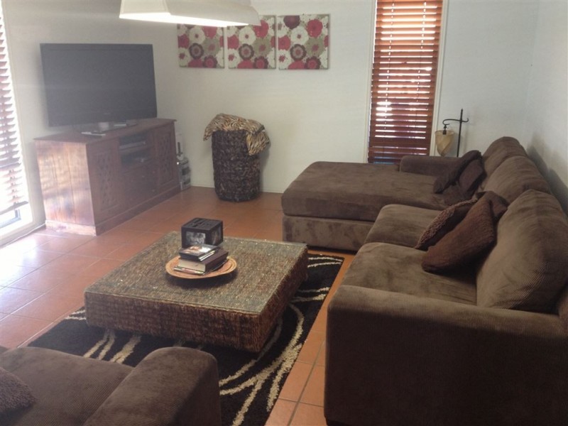 26 Saxonvale Terrace, Mermaid Waters QLD 4218