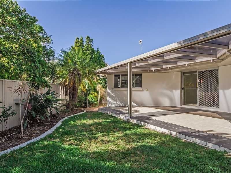 33 Gretel Drive, Mermaid Waters QLD 4218