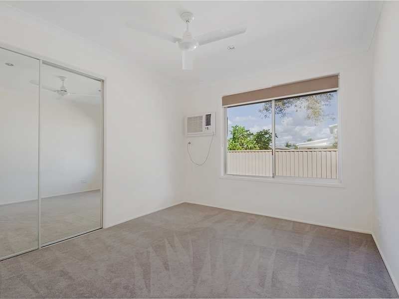 33 Gretel Drive, Mermaid Waters QLD 4218