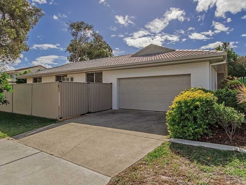 33 Gretel Drive, Mermaid Waters QLD 4218