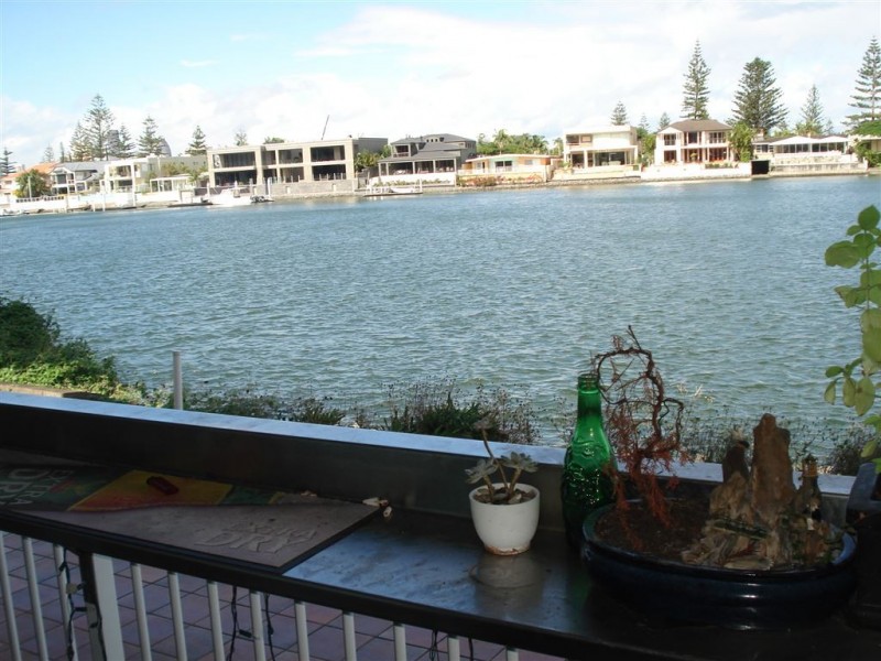 1/4 Holborow Close, Surfers Paradise QLD 4217