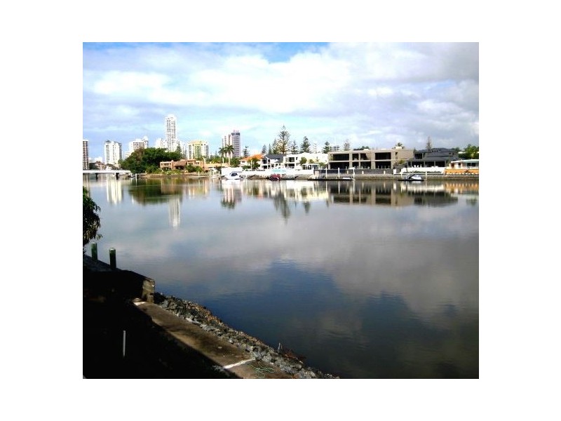 1/4 Holborow Close, Surfers Paradise QLD 4217