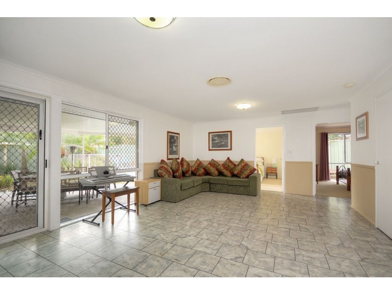 16 Avonbury Court, Carrara QLD 4211