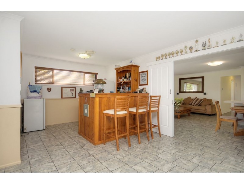 16 Avonbury Court, Carrara QLD 4211