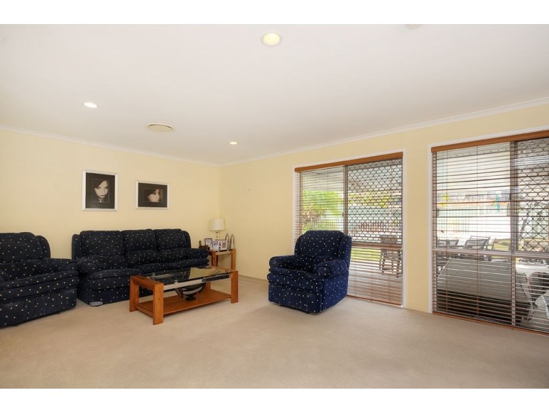 16 Avonbury Court, Carrara QLD 4211