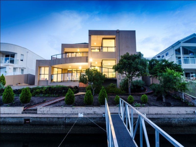 17 Karabella Circuit, Mermaid Waters QLD 4218