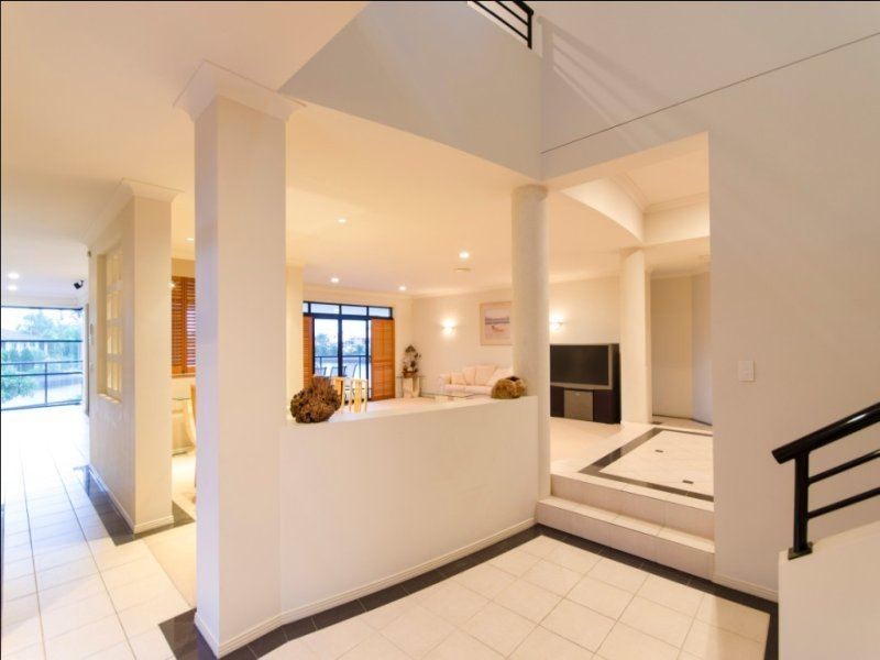 17 Karabella Circuit, Mermaid Waters QLD 4218