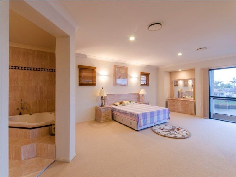 17 Karabella Circuit, Mermaid Waters QLD 4218