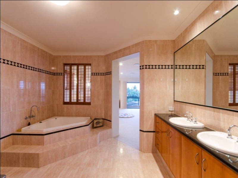 17 Karabella Circuit, Mermaid Waters QLD 4218
