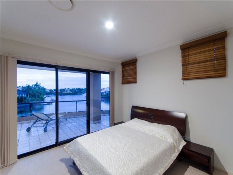 17 Karabella Circuit, Mermaid Waters QLD 4218