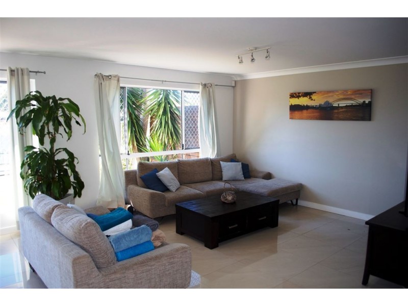 20 Maureen Court, Broadbeach Waters QLD 4218