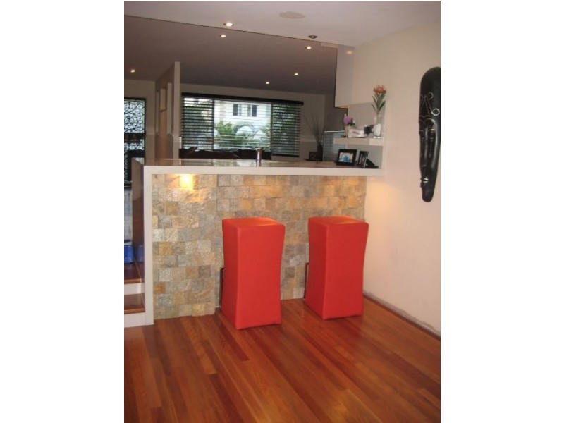 2 Bahia Court, Broadbeach Waters QLD 4218