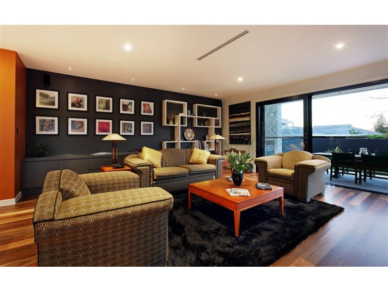 91 Monaco Street, Broadbeach Waters QLD 4218