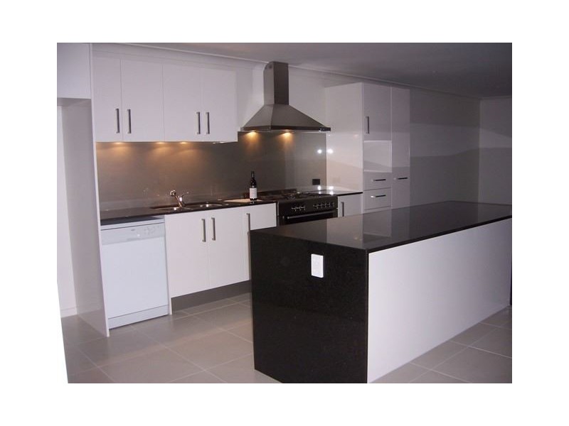 30 Port Drive, Mermaid Waters QLD 4218