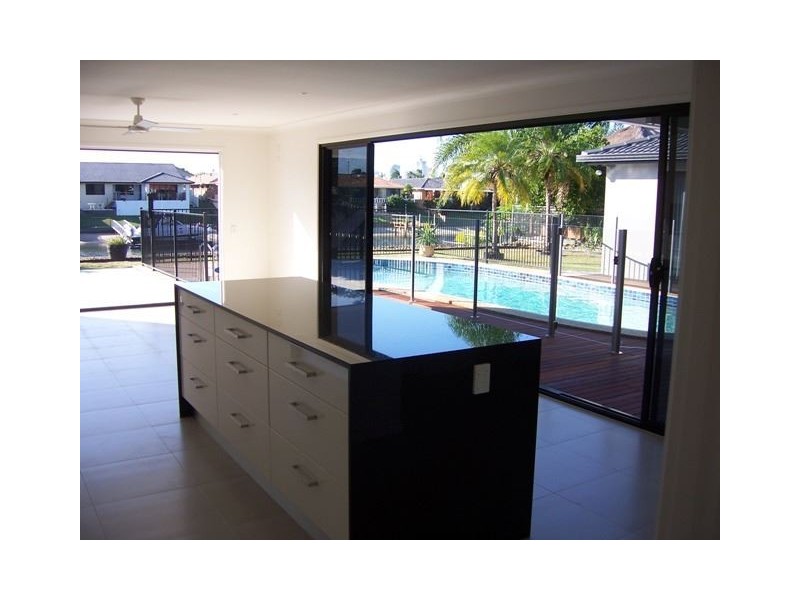 30 Port Drive, Mermaid Waters QLD 4218