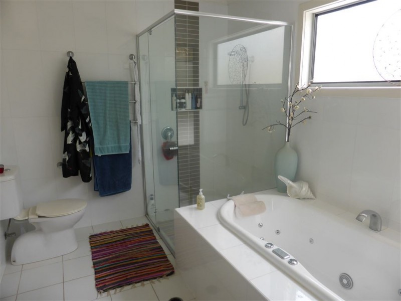 28 Lakelands Drive, Merrimac QLD 4226