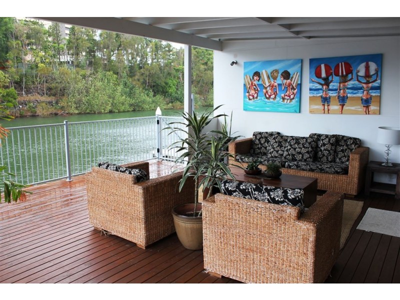 14 Lakeland Key, Broadbeach Waters QLD 4218