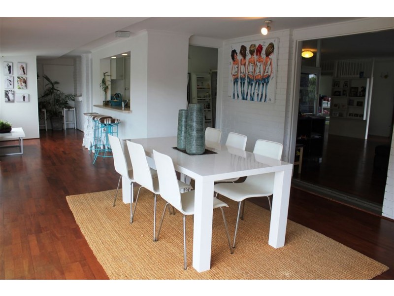 14 Lakeland Key, Broadbeach Waters QLD 4218