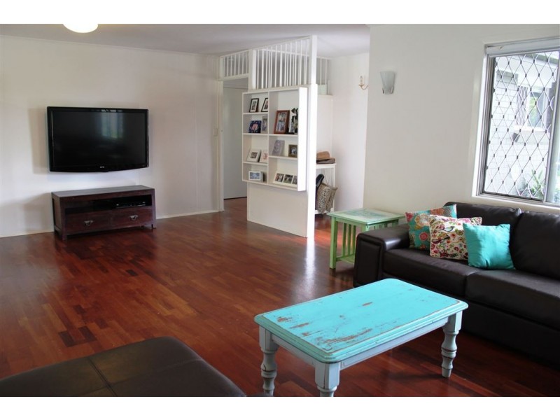 14 Lakeland Key, Broadbeach Waters QLD 4218