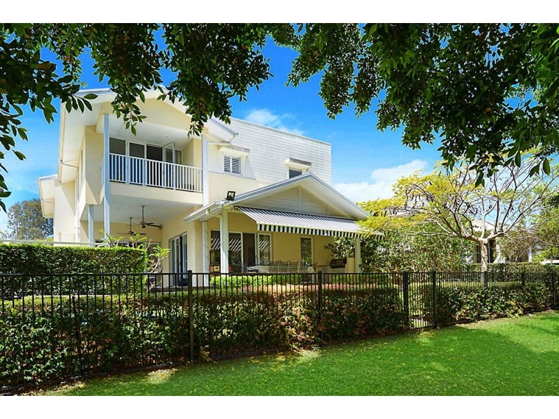 1042 Lakeview Terrace, Benowa QLD 4217