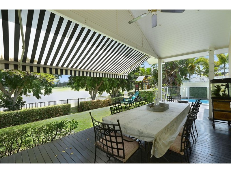 1042 Lakeview Terrace, Benowa QLD 4217