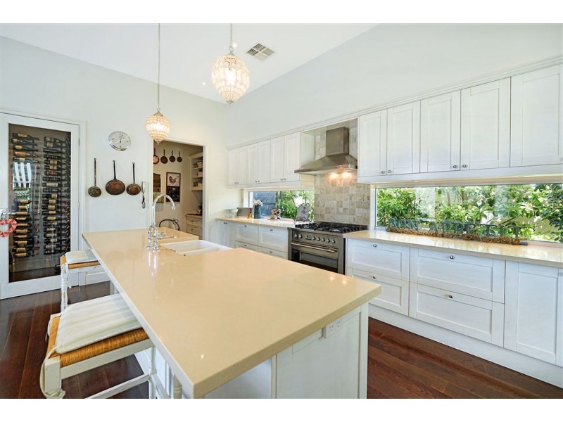 1042 Lakeview Terrace, Benowa QLD 4217