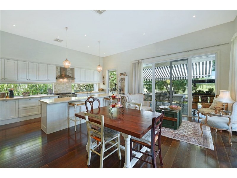 1042 Lakeview Terrace, Benowa QLD 4217