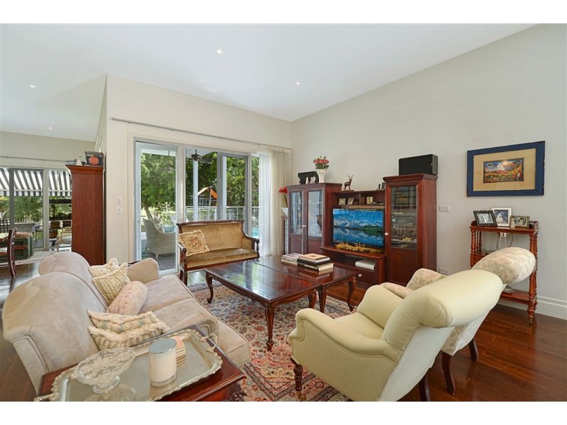 1042 Lakeview Terrace, Benowa QLD 4217