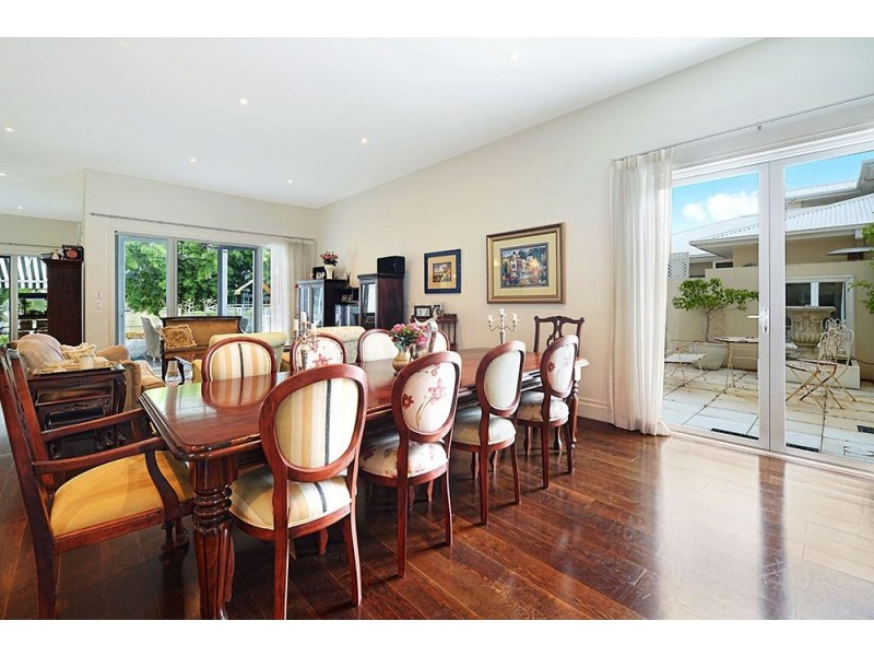 1042 Lakeview Terrace, Benowa QLD 4217