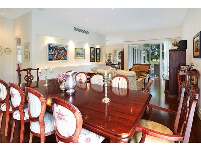 1042 Lakeview Terrace, Benowa QLD 4217