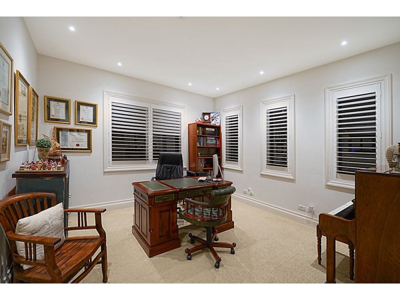 1042 Lakeview Terrace, Benowa QLD 4217