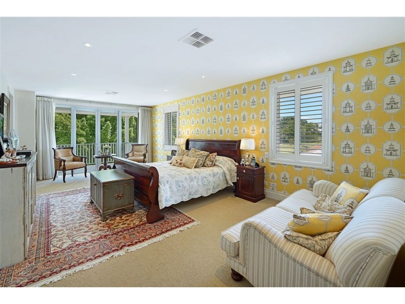 1042 Lakeview Terrace, Benowa QLD 4217