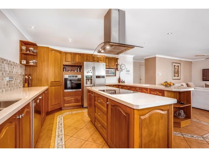 9 Aoki Court, Parkwood QLD 4214